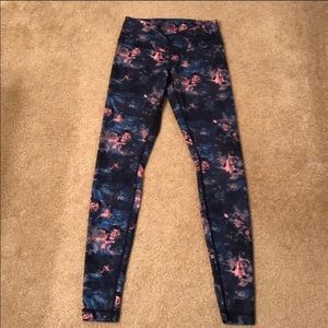 Lululemon floral wunder under size 6
